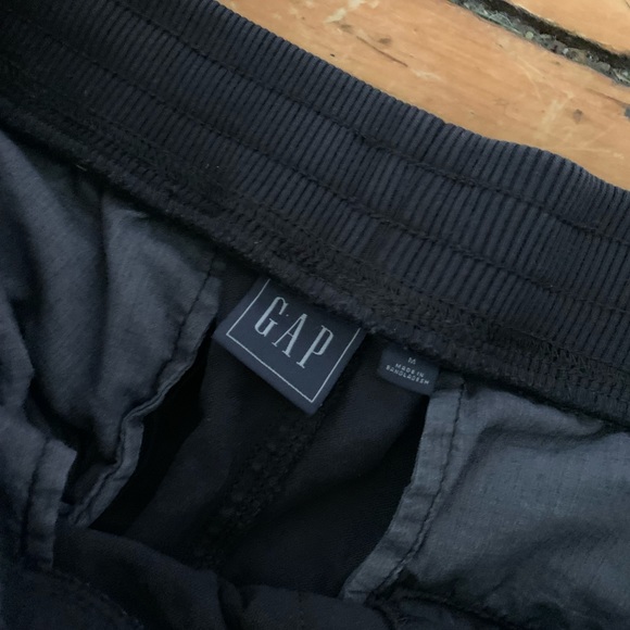 Gap pull on cuffed Capri sweat in black size med - Picture 2 of 2